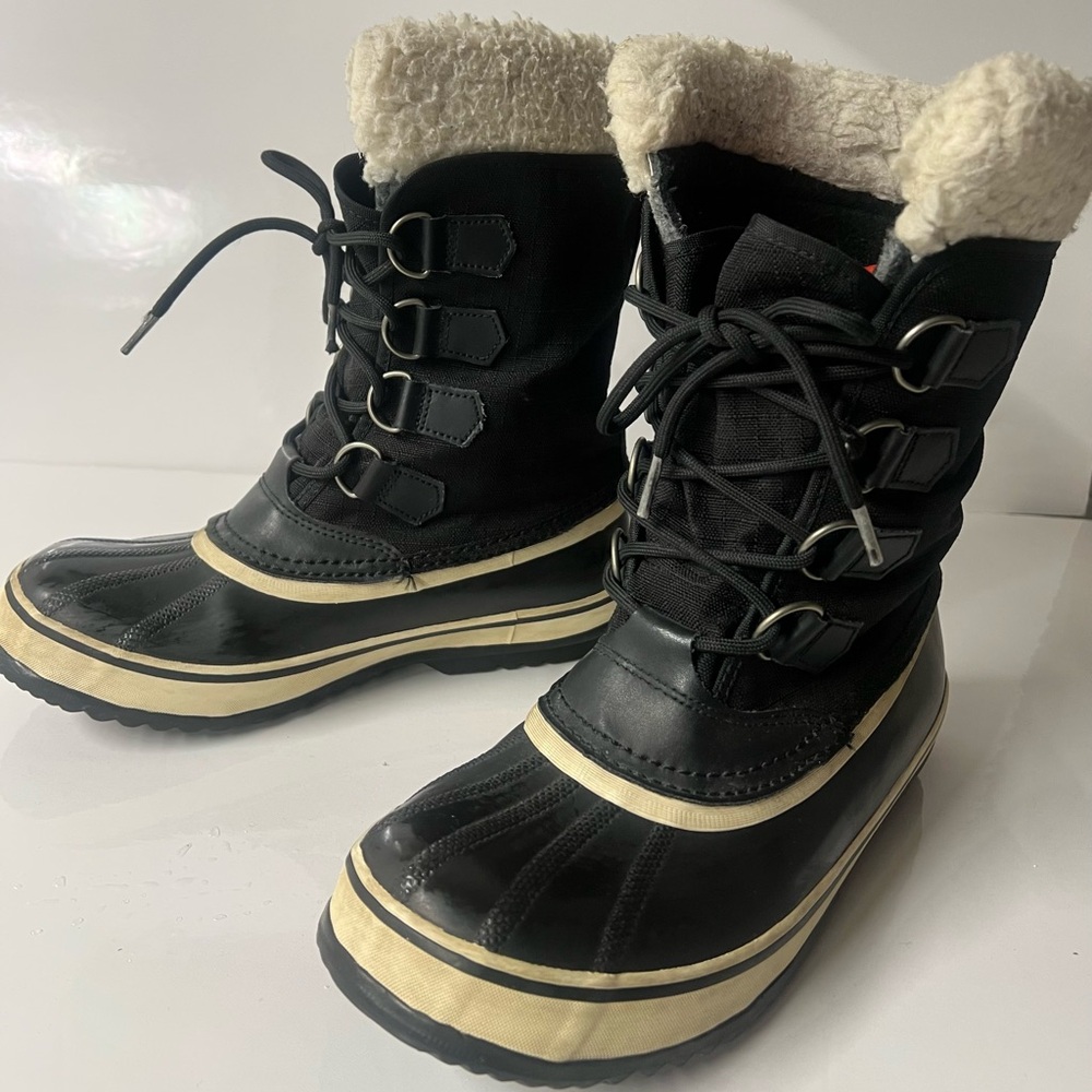Sorel Black and Cream Winter/Rain Boots. Removable insoles.